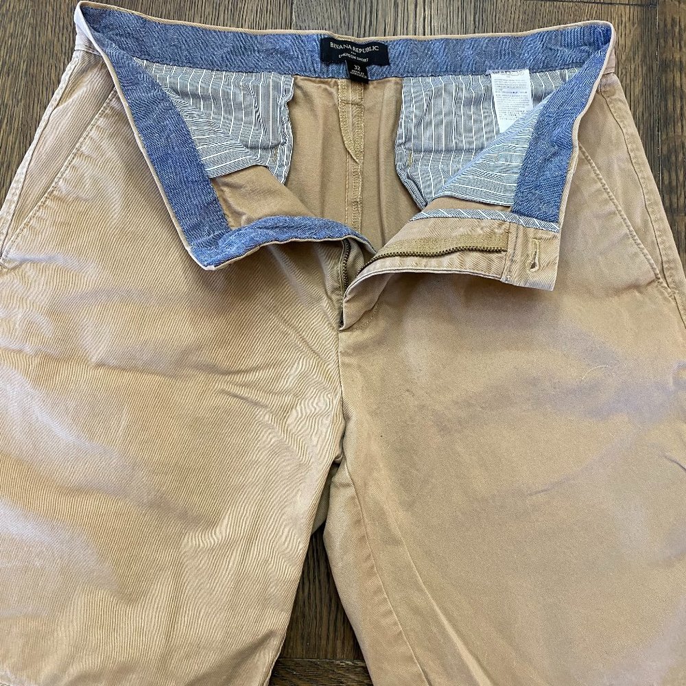 Banana Republic Emerson Short Size 32 Khaki